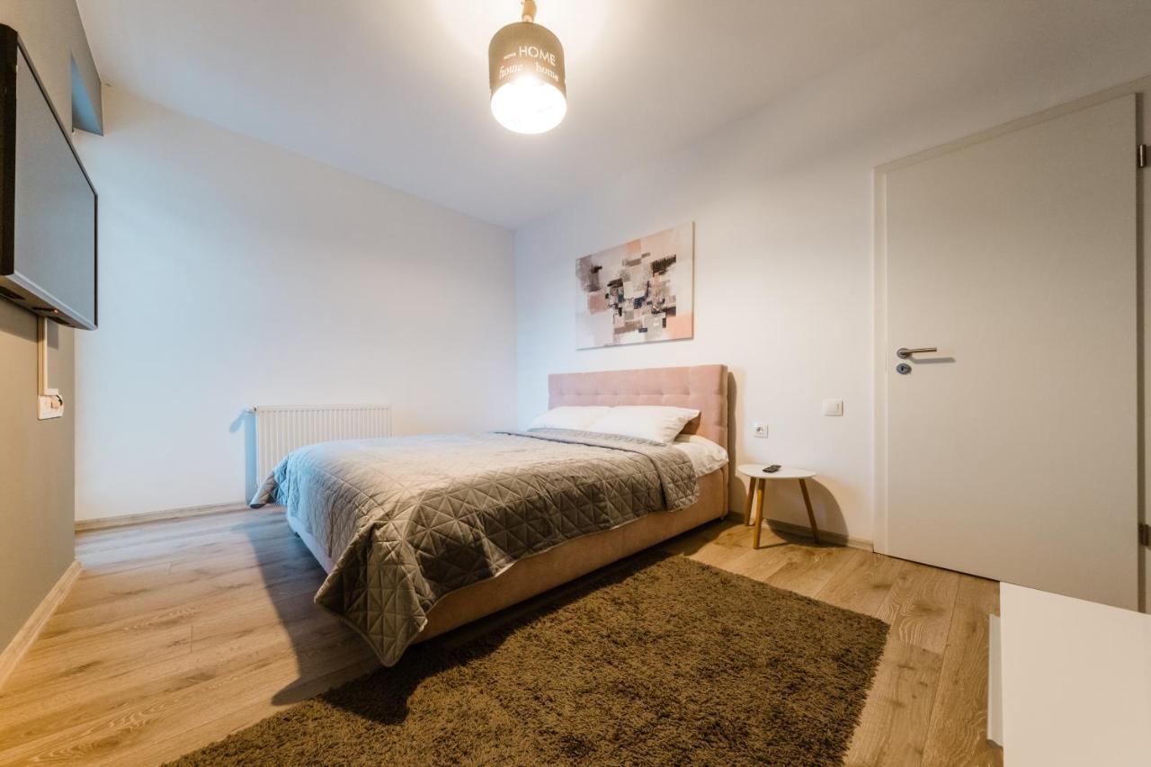 Apartment 1minus1 - Self Check-in & Free Parking